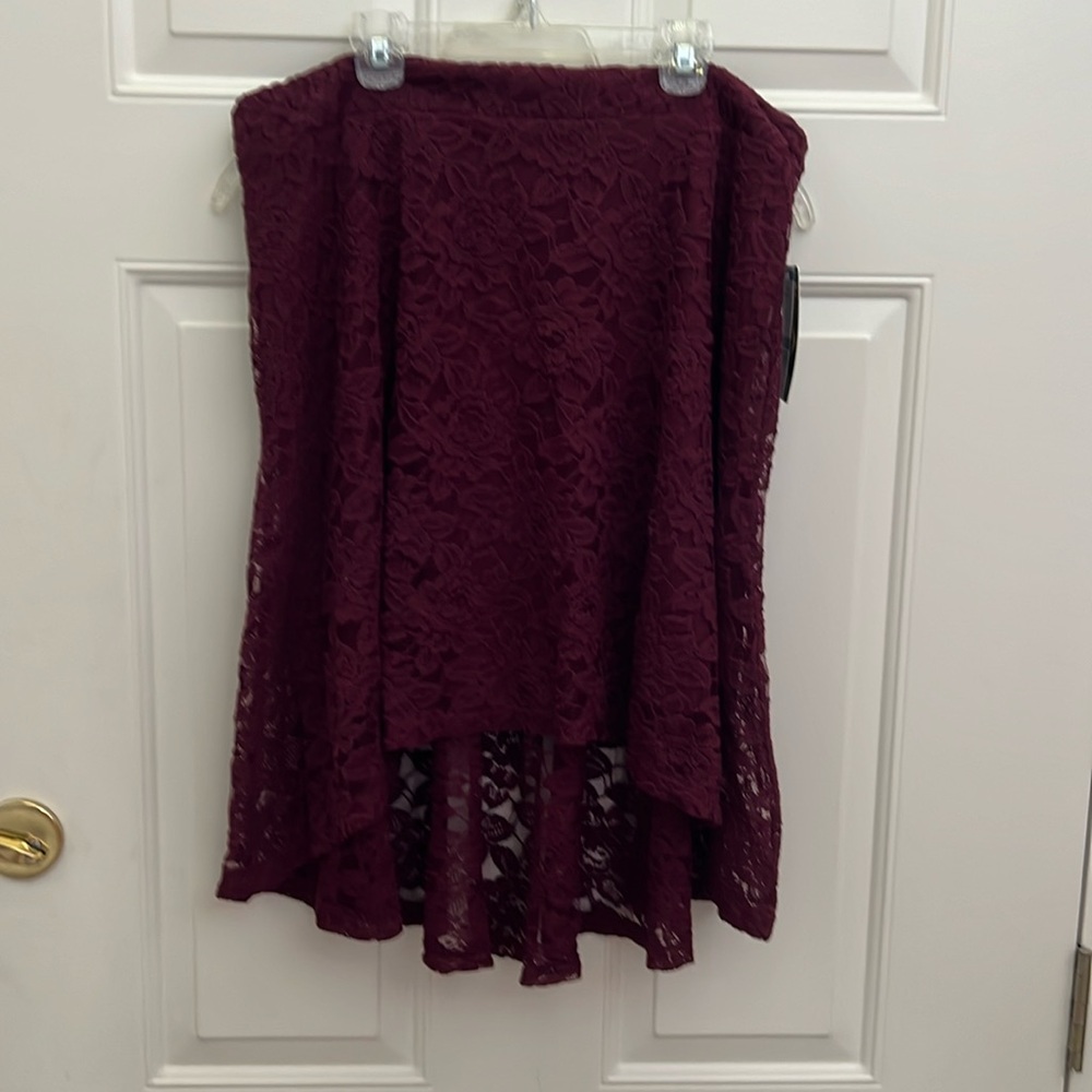American Rag Women’s Maroon Lace Overlay Skirt. XL NWT